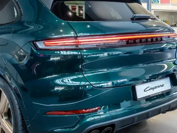 Porsche Cayenne E-Hybrid Black Edition