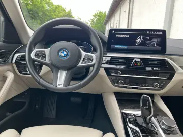BMW 530e xDrive Limousine Head-Up Laser