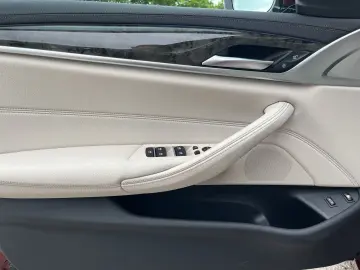 BMW 530e xDrive Limousine Head-Up Laser