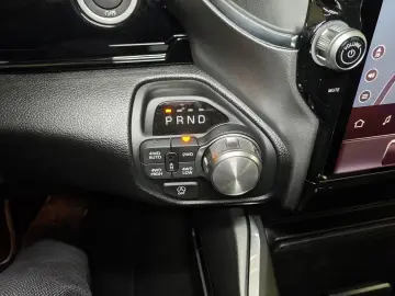 Dodge RAM 1500 Laramie Night GOLDEDITION