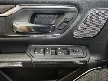 Dodge RAM 1500 Laramie Night GOLDEDITION