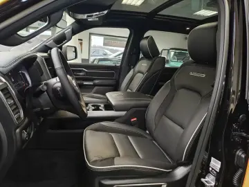 Dodge RAM 1500 Laramie Night GOLDEDITION