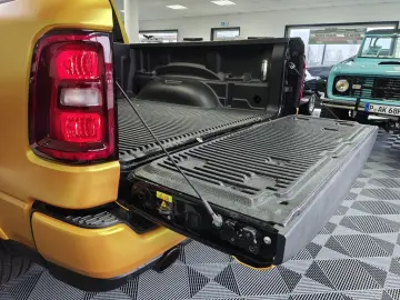 Dodge RAM 1500 Laramie Night GOLDEDITION