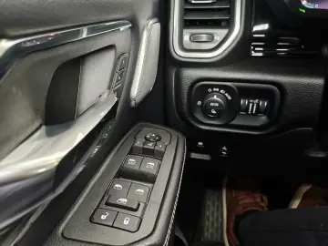 Dodge RAM 1500 Laramie Night GOLDEDITION