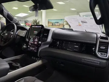 Dodge RAM 1500 Laramie Night GOLDEDITION