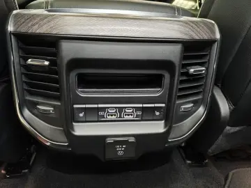 Dodge RAM 1500 Laramie Night GOLDEDITION