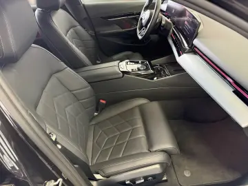 BMW 520i Limousine Acc