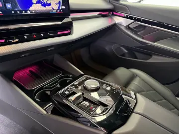 BMW 520i Limousine Acc