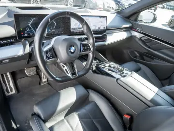 BMW 520i limousine  M-Sport 360 HUD