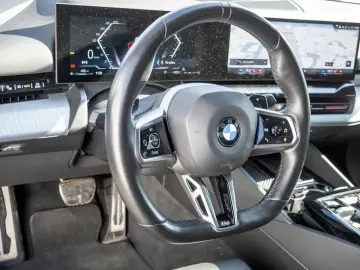 BMW 520i limousine  M-Sport 360 HUD