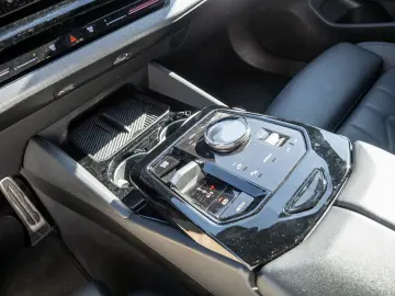 BMW 520i limousine  M-Sport 360 HUD