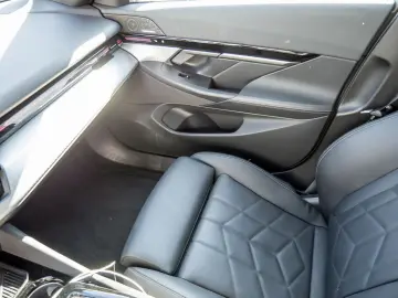 BMW 520i limousine  M-Sport 360 HUD