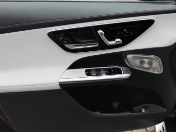 MERCEDES-BENZ GLC 300 4M AMG PANO AHK HUD 20  STANDHEIZ 360