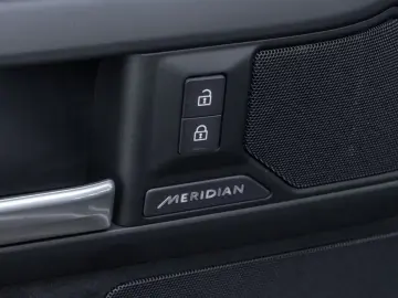 Land Rover Defender 110 D250 X-Dynamic