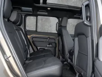 Land Rover Defender 110 D250 X-Dynamic