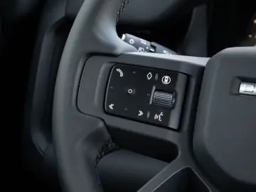 Land Rover Defender 110 D250 X-Dynamic