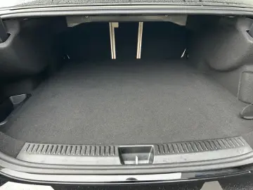 MERCEDES-BENZ E 300 e AVANTGARDE MEMO 360 AHK DISTR KAMERA