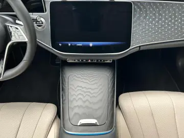 MERCEDES-BENZ E 300 e AVANTGARDE MEMO 360 AHK DISTR KAMERA