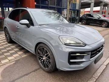 PORSCHE Cayenne E-Hyb Sport Design