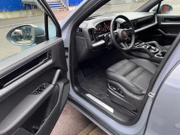 PORSCHE Cayenne E-Hyb Sport Design