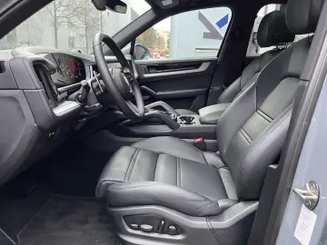 PORSCHE Cayenne E-Hyb Sport Design