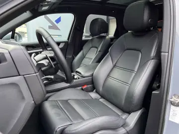 PORSCHE Cayenne E-Hyb Sport Design