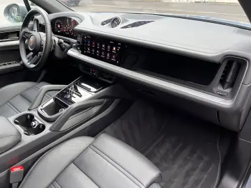 PORSCHE Cayenne E-Hyb Sport Design