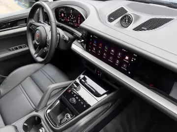 PORSCHE Cayenne E-Hyb Sport Design