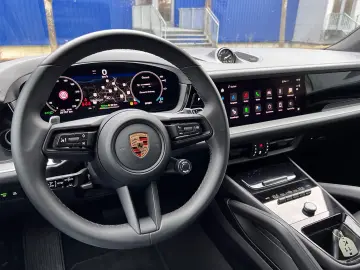 PORSCHE Cayenne E-Hyb Sport Design