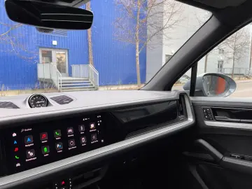 PORSCHE Cayenne E-Hyb Sport Design