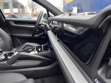 PORSCHE Cayenne E-Hyb Sport Design