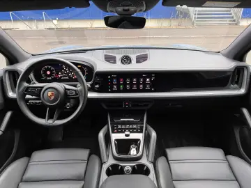 PORSCHE Cayenne E-Hyb Sport Design