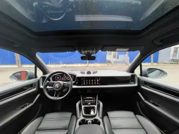 PORSCHE Cayenne E-Hyb Sport Design