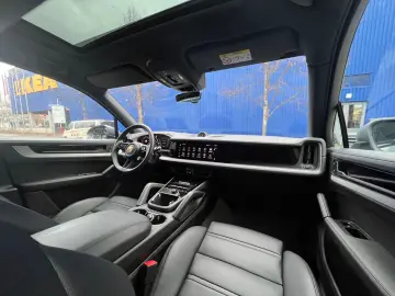 PORSCHE Cayenne E-Hyb Sport Design