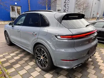 PORSCHE Cayenne E-Hyb Sport Design