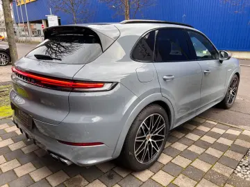 PORSCHE Cayenne E-Hyb Sport Design