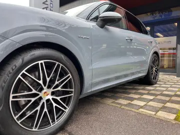 PORSCHE Cayenne E-Hyb Sport Design