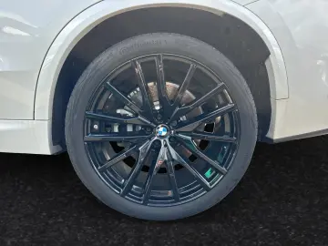 BMW X5 xDrive50e M Sport SkyLounge AHK 22 LMR B&W
