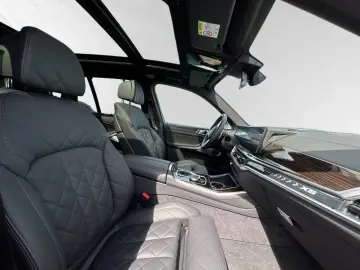 BMW X5 xDrive50e M Sport SkyLounge AHK 22 LMR B&W