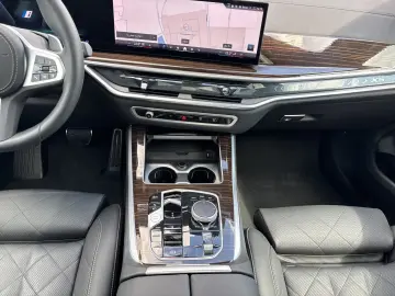 BMW X5 xDrive50e M Sport SkyLounge AHK 22 LMR B&W