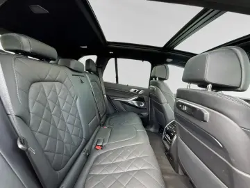 BMW X5 xDrive50e M Sport SkyLounge AHK 22 LMR B&W