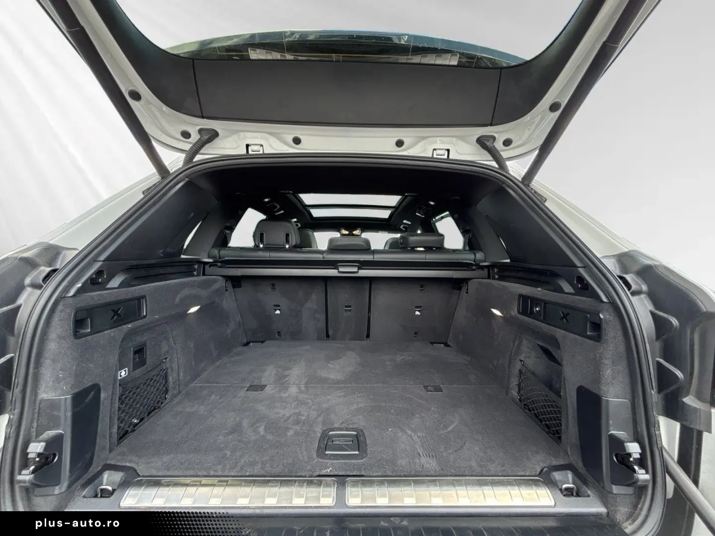 BMW X5 xDrive50e M Sport SkyLounge AHK 22 LMR B&W