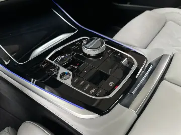 BMW X5 xDrive50e M Sport Pro AHK Pano 22 LMR