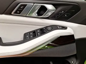 BMW X5 xDrive50e M Sport AHK Harman K Kamera LED