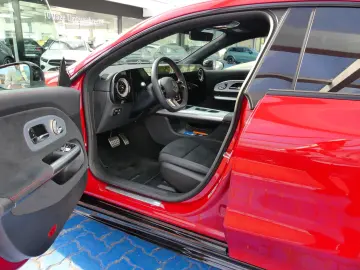 Mercedes-Benz CLA 250   AMG Panorama 360