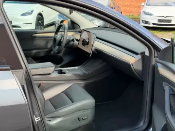 TESLA Model Y RWD aus 1.Hand AHK AMD Ryzen Panorama