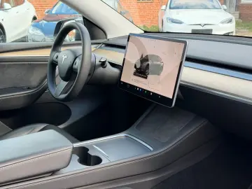 TESLA Model Y RWD aus 1.Hand AHK AMD Ryzen Panorama