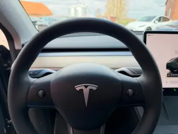 TESLA Model Y RWD aus 1.Hand AHK AMD Ryzen Panorama