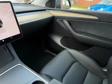 TESLA Model Y RWD aus 1.Hand AHK AMD Ryzen Panorama