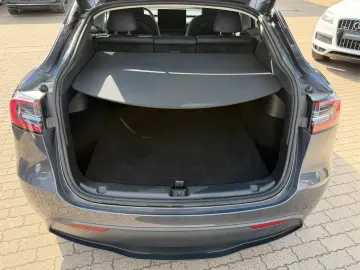 TESLA Model Y RWD aus 1.Hand AHK AMD Ryzen Panorama